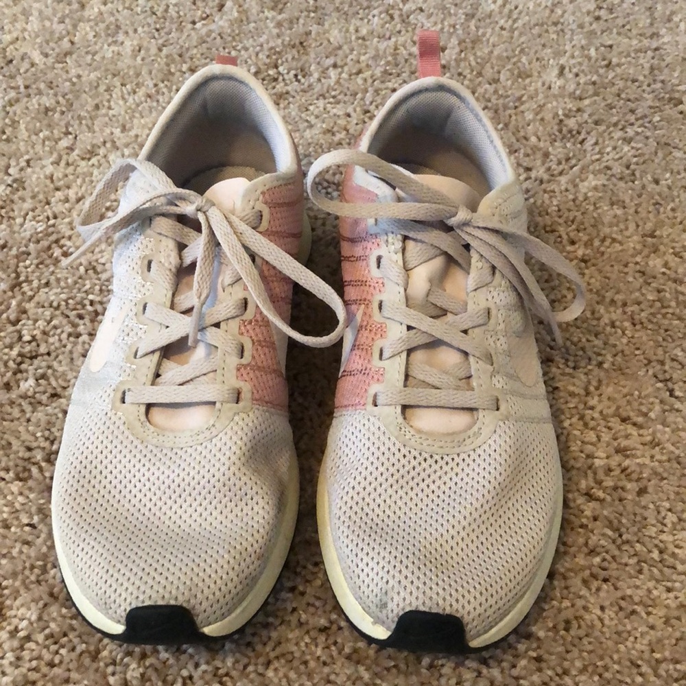 Women’s Nike Tennis Shoes